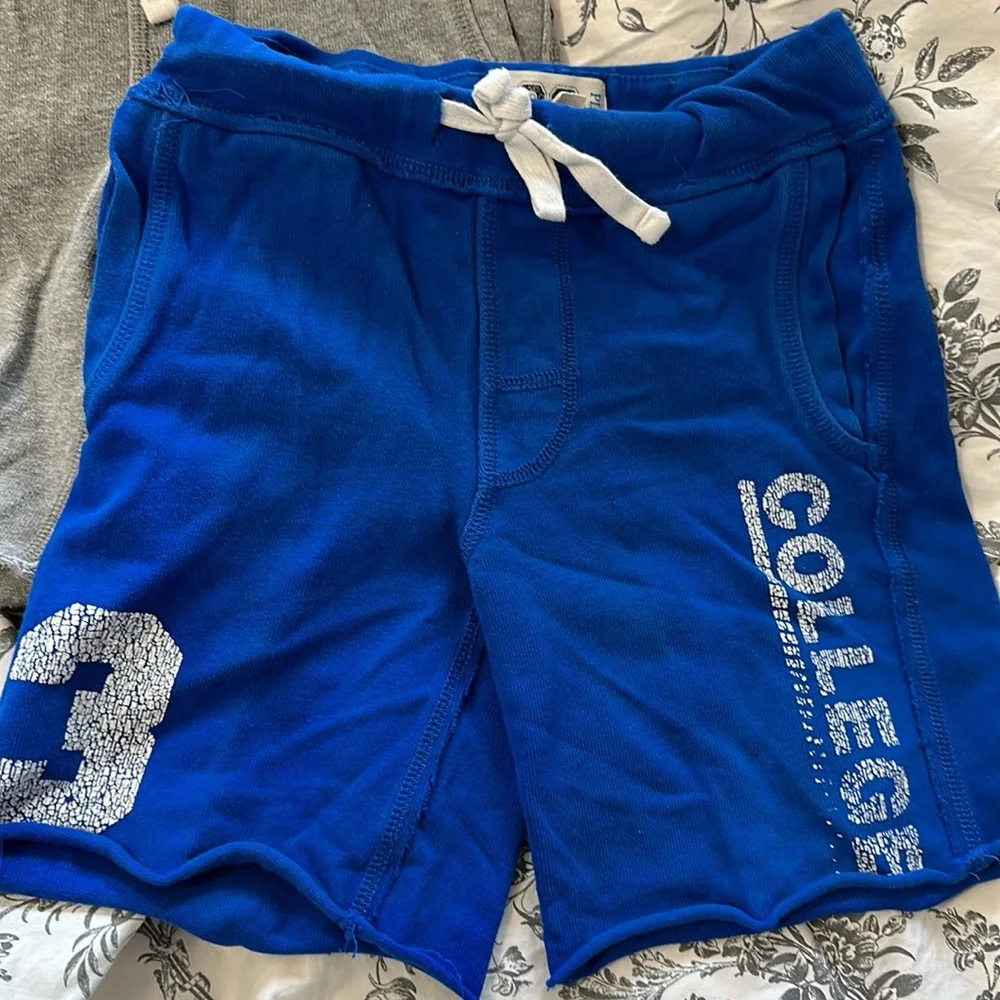 Children’s Place (bundle of 3) shorts with drawstring.  Excellent condition SZ 4